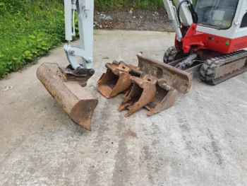 TAKEUCHI TB014 + 5 CUCHARONES – Miniexcavadora 1,5T