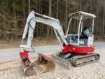 TAKEUCHI TB23R + 3 CUCHARONES – Miniexcavadora 2,5T