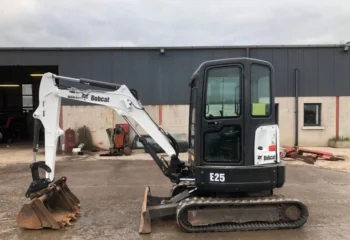 BOBCAT E25-EM + 3 GODETS – Mini Pelle 2,44T